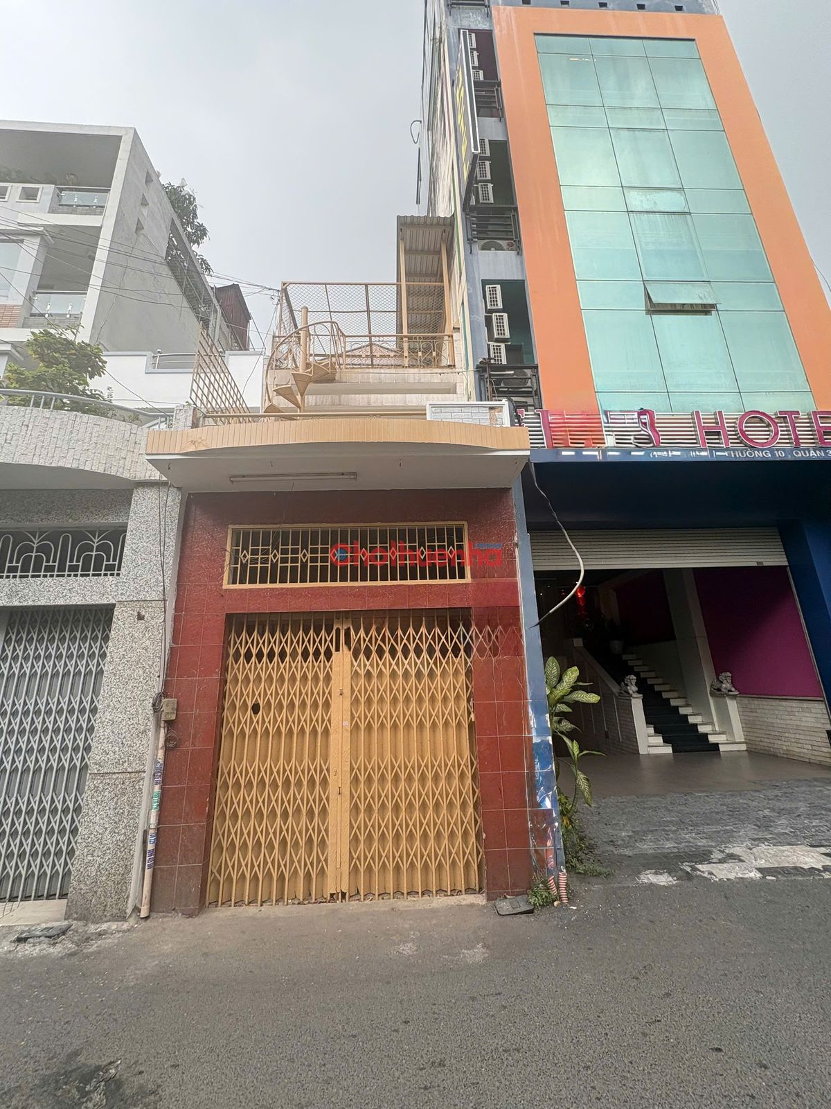 Cho thuê nhà nguyên căn đường Cách Mạng Tháng Tám, Phường 10, Quận 3. Hẻm xe hơi