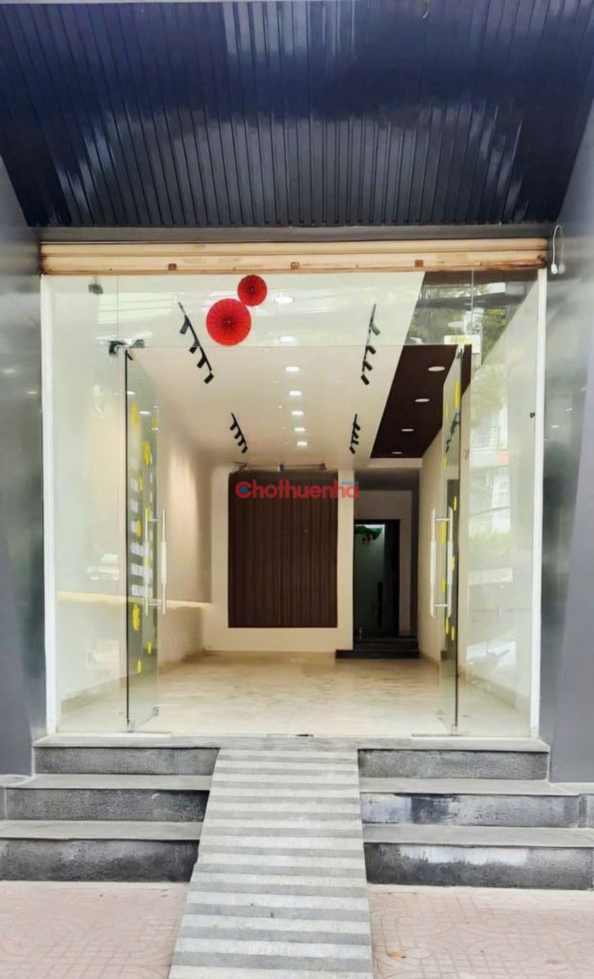 Cho thuê nhà mặt tiền đường Tạ Quang Bửu - Quận 8 - DT : 4x20 