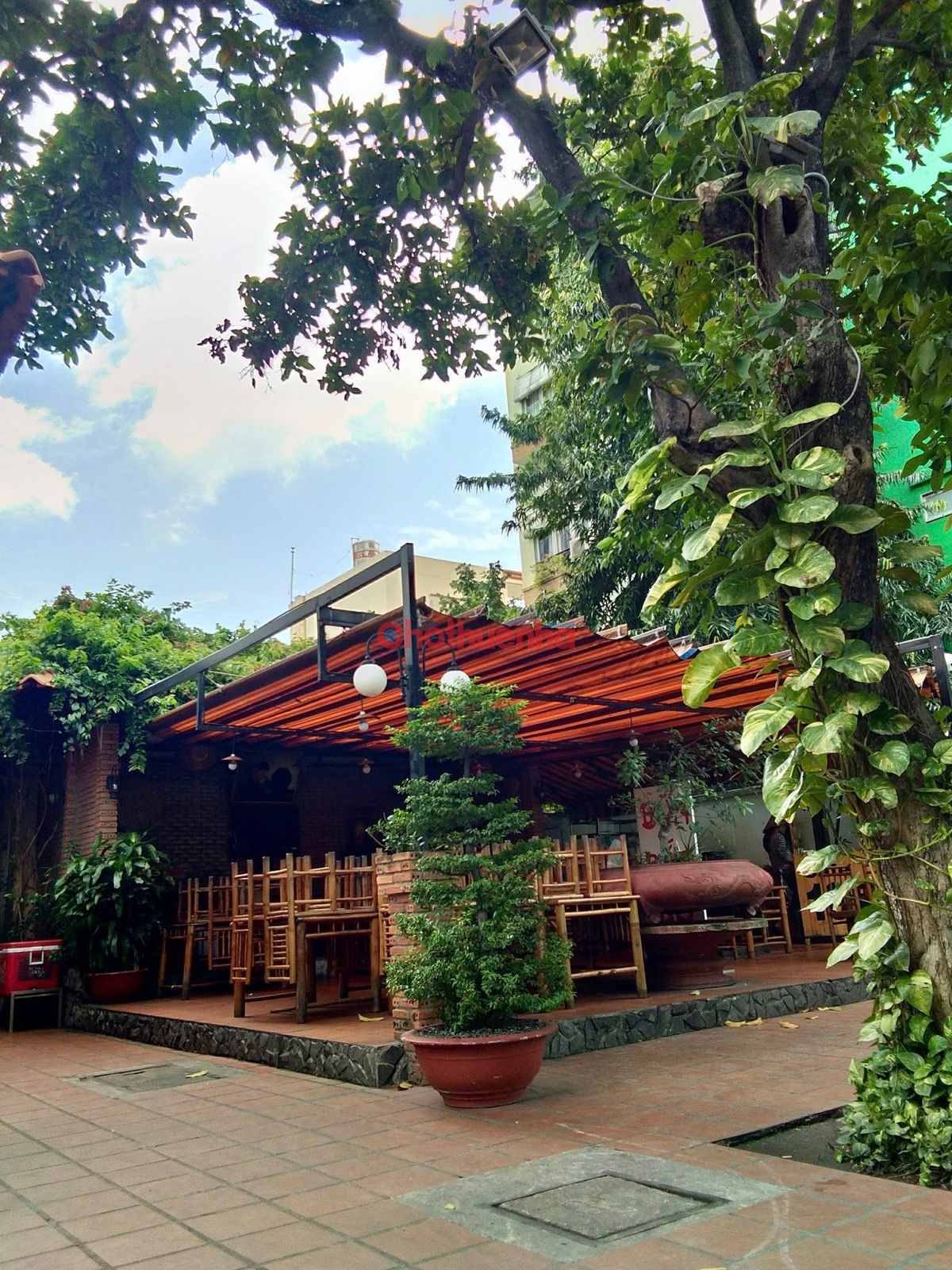 CHO THUÊ BIỆT THỰ SÂN VƯỜN TẠI TRUNG TÂM QUẬN TÂN BÌNH , 25x35m