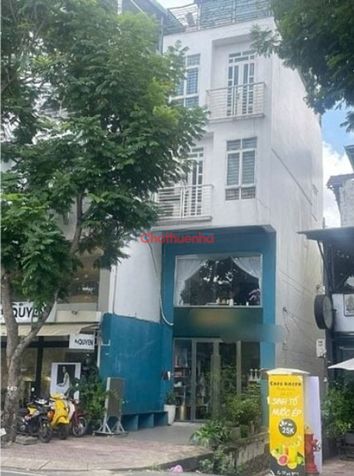 CHO THUÊ NHÀ MẶT TIỀN HOÀNG SA TÂN ĐỊNH - CẦU THANG CUỐI NHÀ MỚI