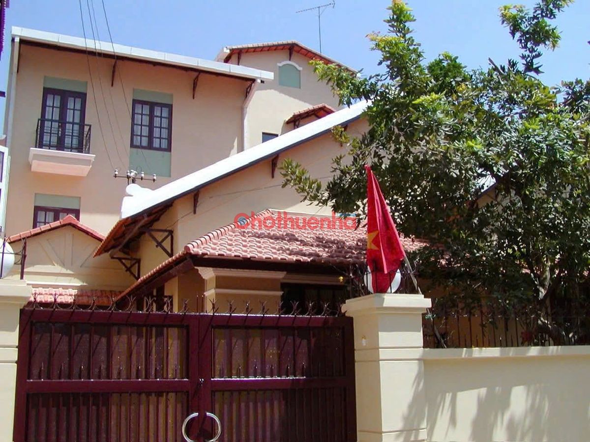 CHO THUÊ NHÀ NGUYÊN CĂN ĐƯỜNG CAO THẮNG , QUẬN 3. DT LỚN : 13 X 18