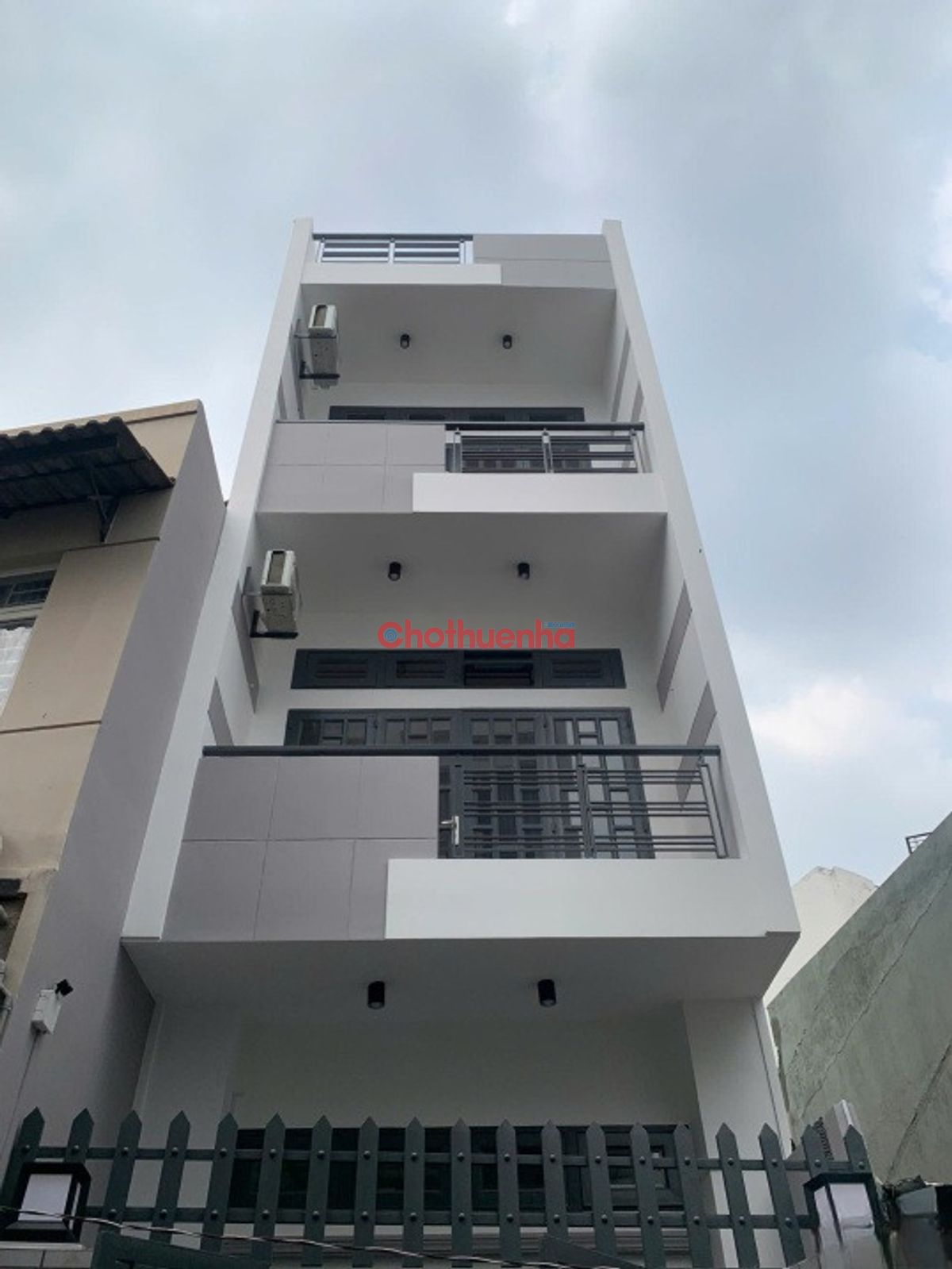 Cho thuê nhà hẻm xe hơi Đường Lê Văn Sỹ, Phường 12, Quận 3 - 4 tầng nở hậu đẹp