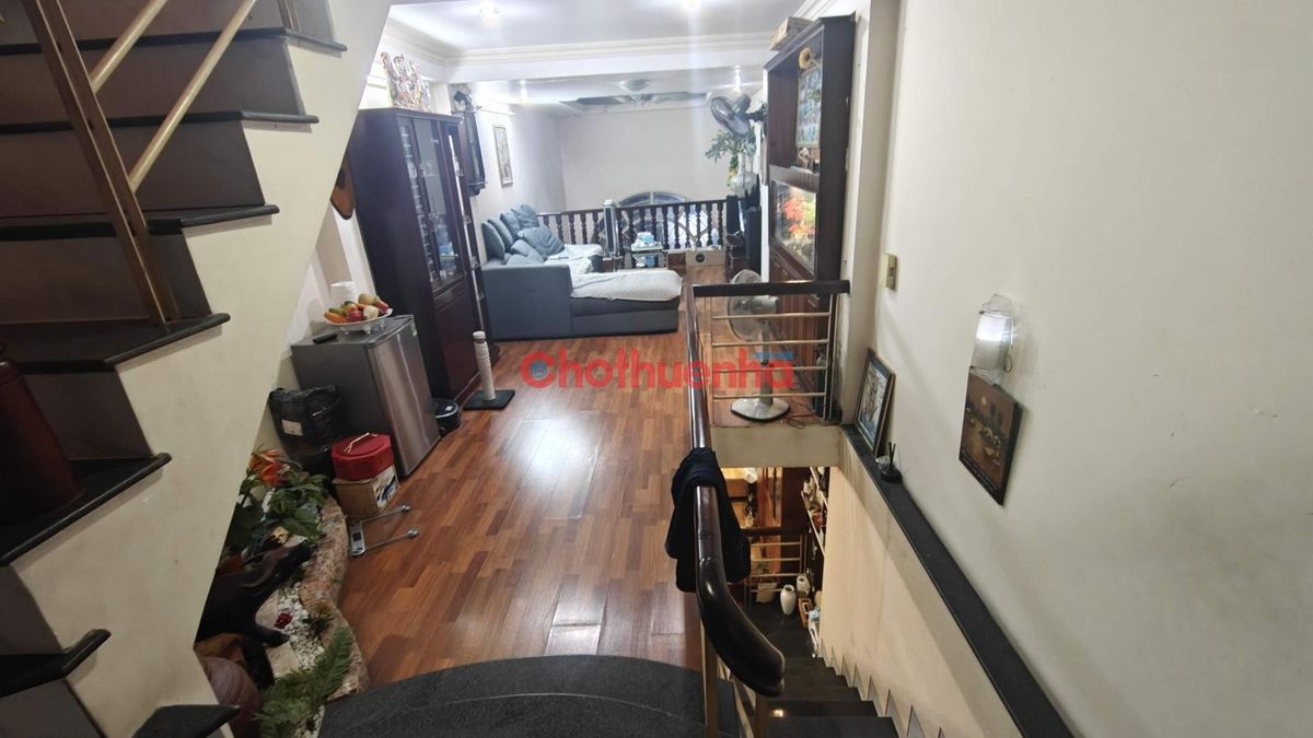 CHO THUÊ NHÀ NGUYÊN CĂN NGUYỄN TRÃI, QUẬN 1 - 1 TRỆT, LỬNG, 2 LẦU, SÂN THƯỢNG