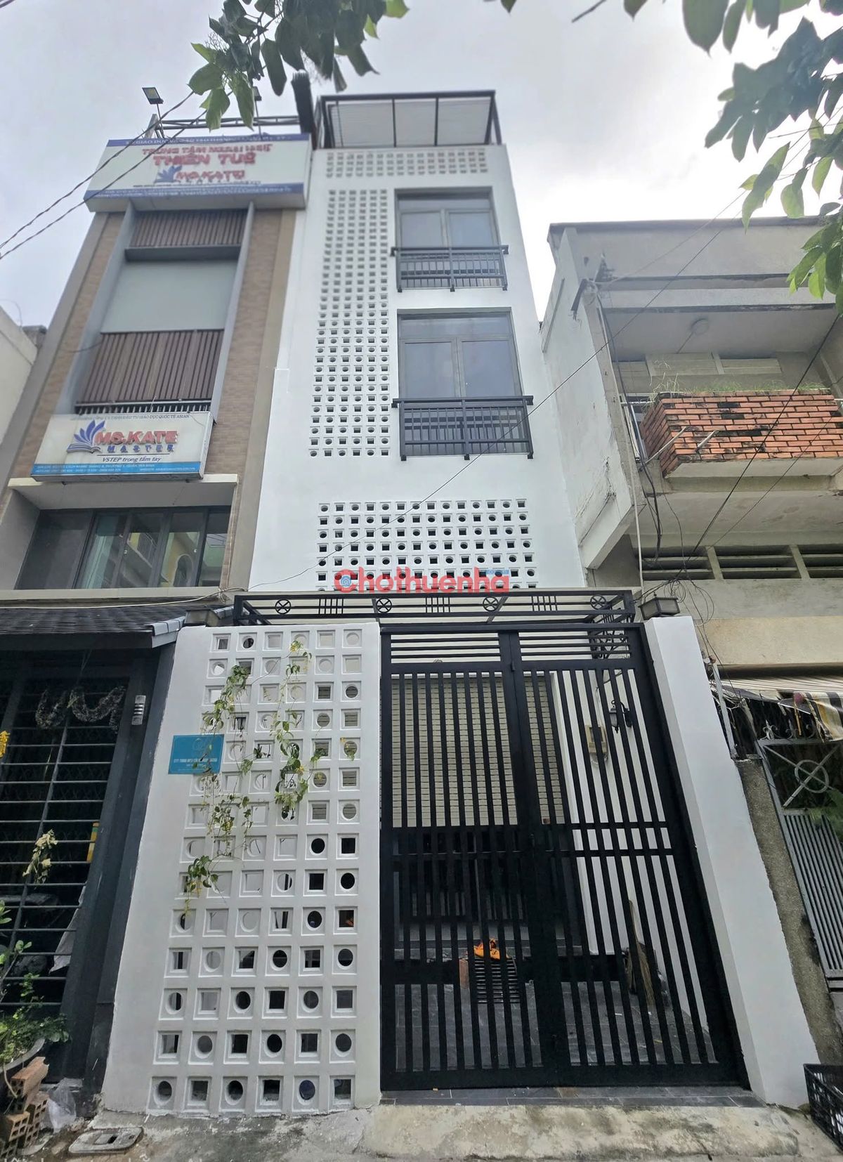 CHO THUÊ NHÀ NGUYÊN CĂN ĐƯỜNG CÁCH MẠNG THÁNG 8 - LỬNG 3 LẦU CẦU THANG CUỐI