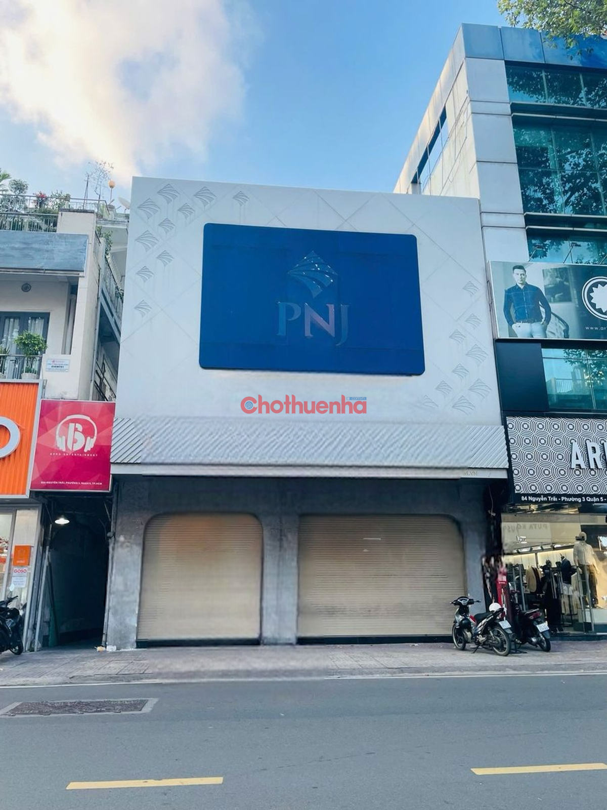 CHO THUÊ NHÀ MẶT TIỀN 86-88 NGUYỄN TRÃI, QUẬN 5 - NGANG 9M - TRỐNG SUỐT