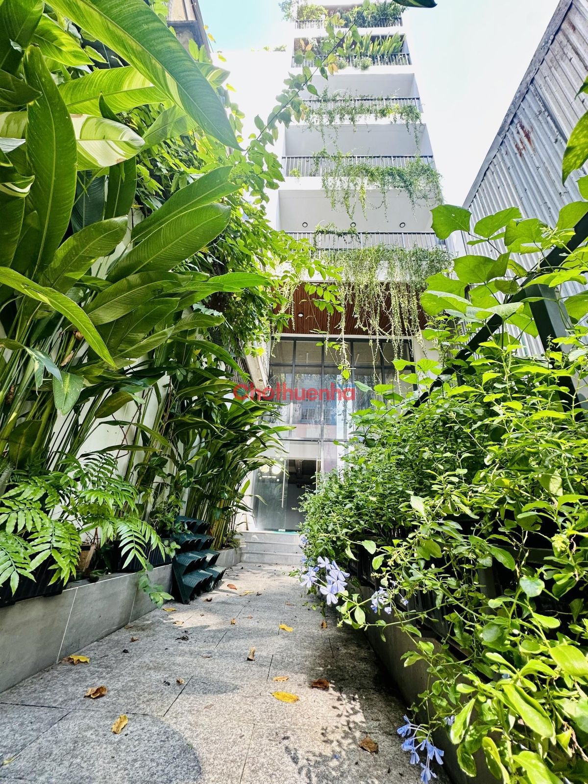 CHO THUÊ NHÀ TÒA NHÀ MẶT TIỀN NGUYỄN THỊ MINH KHAI, QUẬN 3, NGANG 10.5M X 20M 