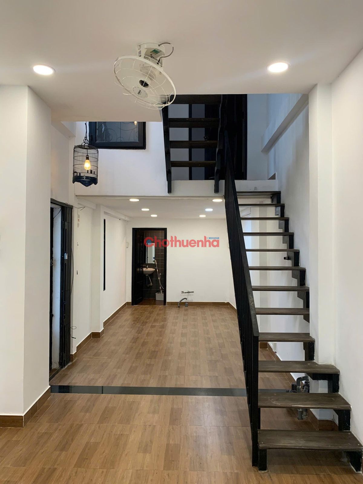 CHO THUÊ NHÀ NGUYÊN CĂN LÝ CHÍNH THẮNG Q3 - 3 LẦU - NHÀ MỚI ĐẸP