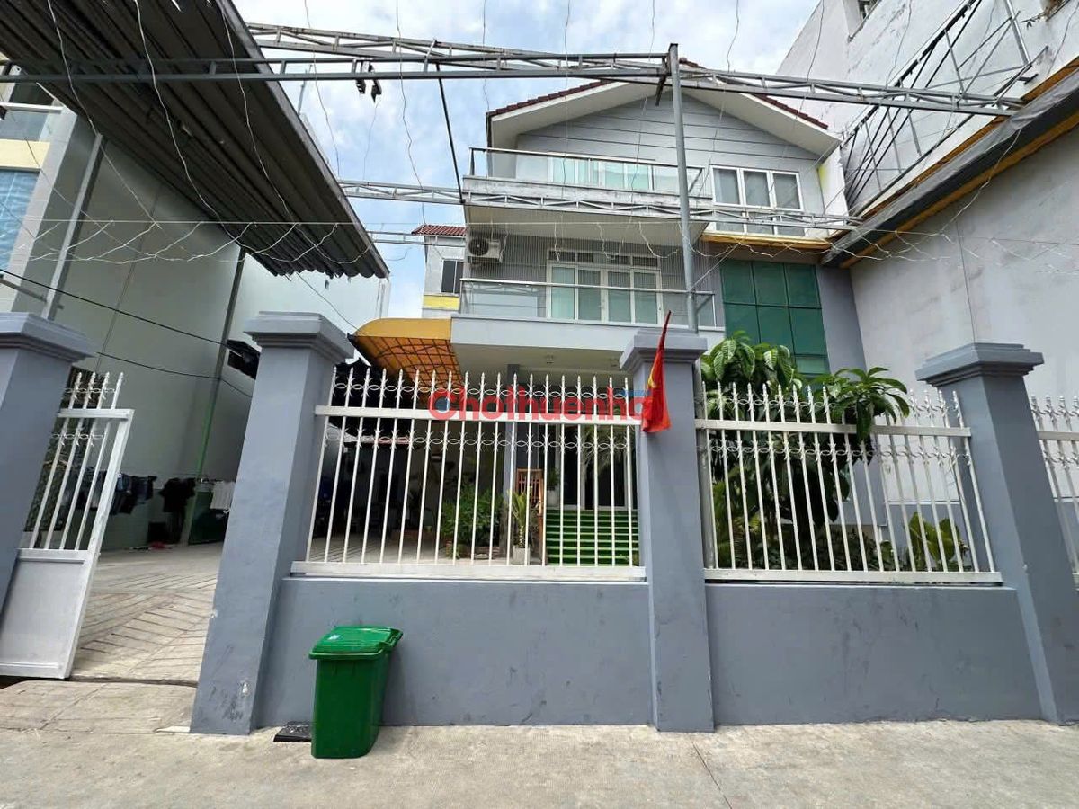 CHO THUÊ NHÀ NGUYÊN CĂN ĐƯỜNG CMT8 , QUẬN 3 - DIỆN TÍCH LỚN 17x25 CÓ HÂM