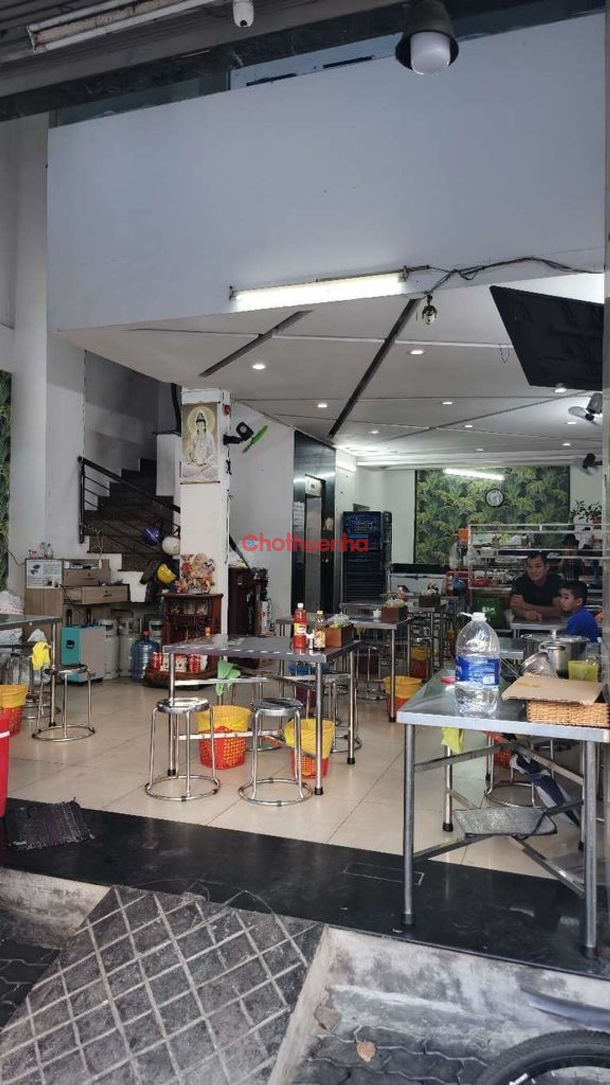 CHO THUÊ MẶT BẰNG MẶT TIỀN ĐƯỜNG CỬU LONG, QUẬN 10, DIỆN TÍCH HIẾM 