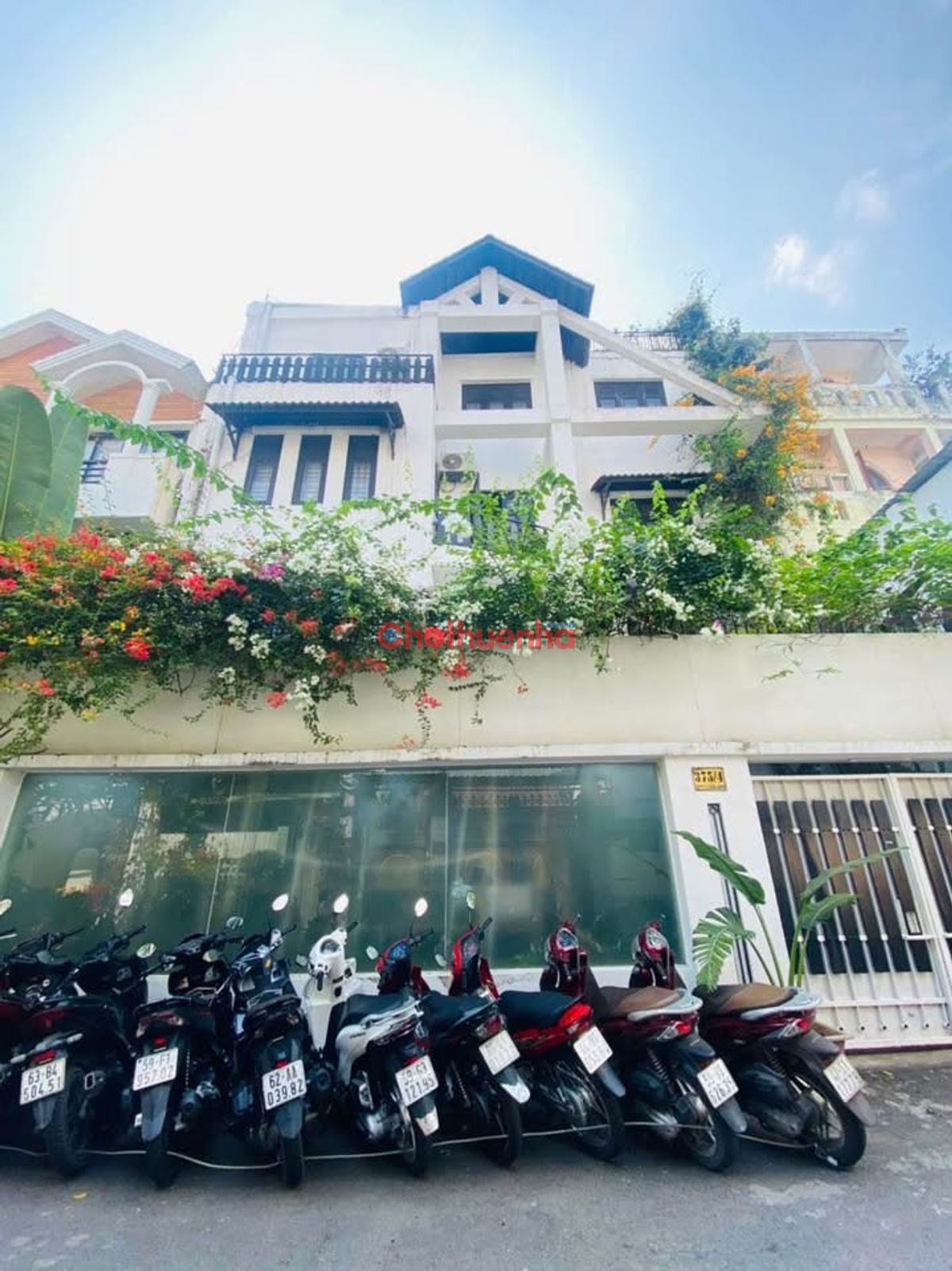 CHO THUÊ BIỆT THỰ SÂN VƯỜN TẠI 375/4 HOÀNG SA QUẬN 1 - DTSD 500M2