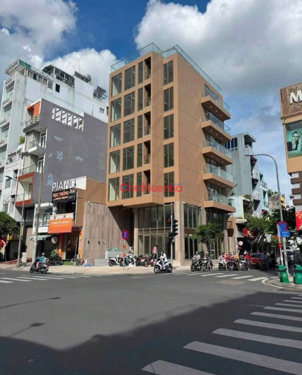 CHO THUÊ TÒA NHÀ VĂN PHÒNG QUẬN 4 – 8 TẦNG, 980M² SÀN, CÓ THANG MÁY