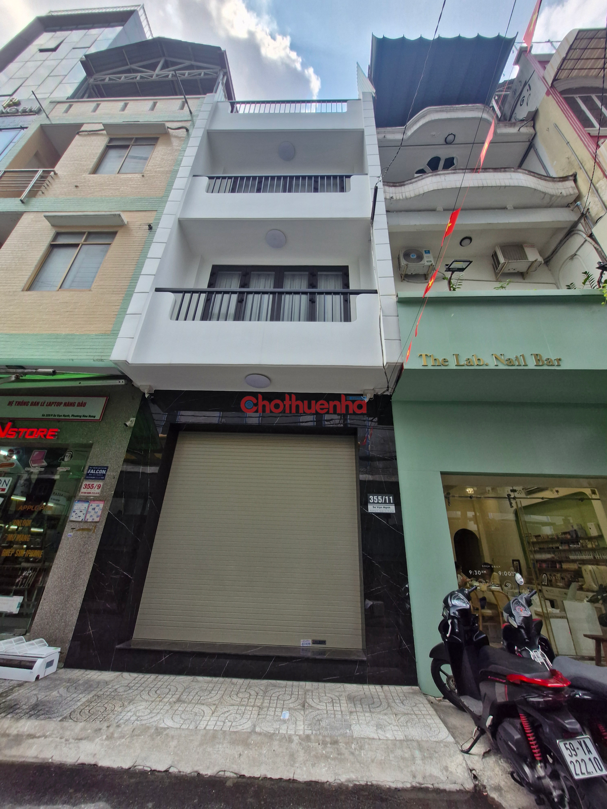 Cho thuê mặt bằng trệt đường Sư Vạn Hạnh, Quận 10. Diện tích: 4x11m, không gian vuông vức.