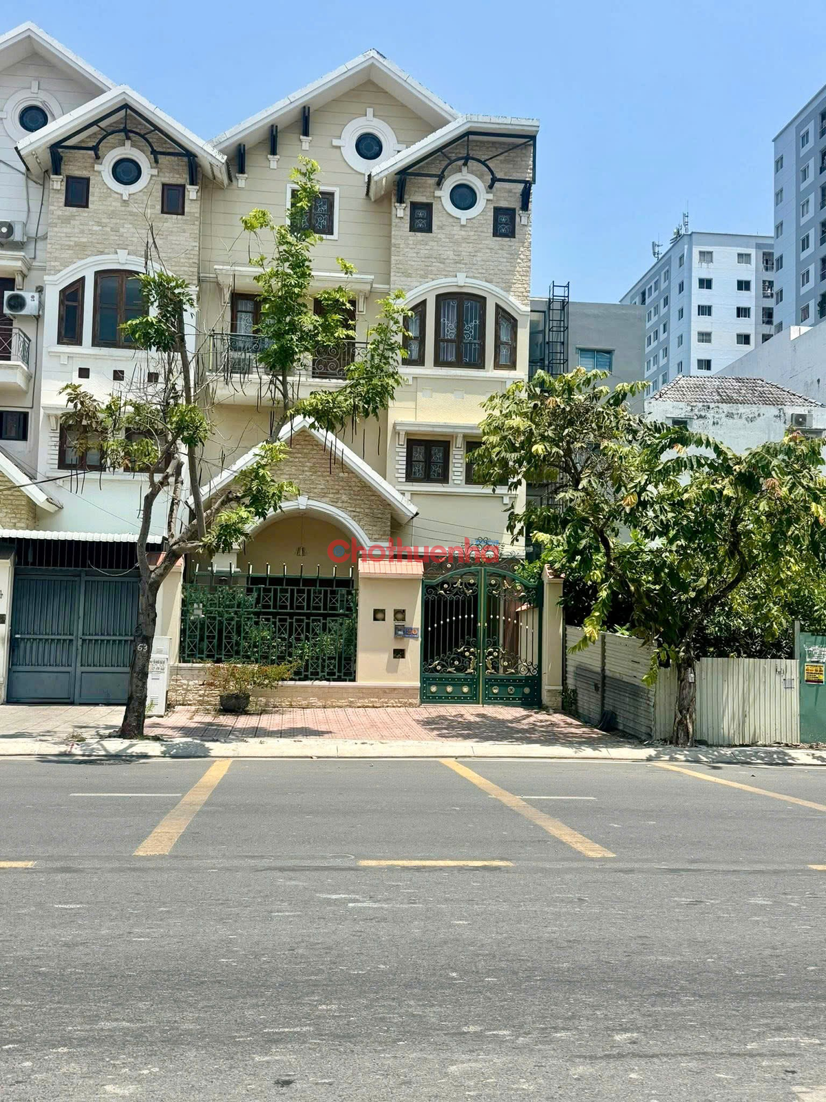 CHO THUÊ NHÀ NGUYÊN CĂN PHÚ THUẬN QUẬN 7 NGANG 8M CÓ THANG MÁY FULL NỘI THẤT