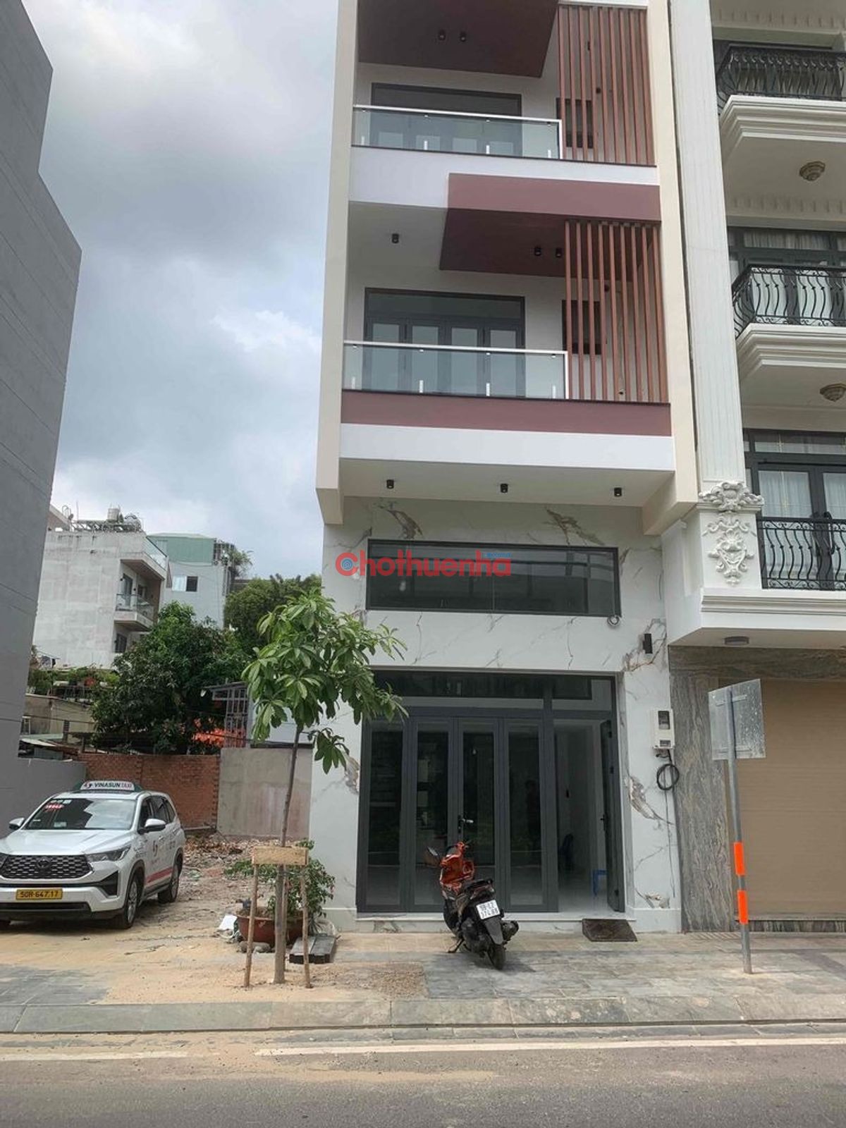 Cho thuê nhà mặt tiền Trần Quốc Hoàn, Phường 13, Quận Tân Bình
