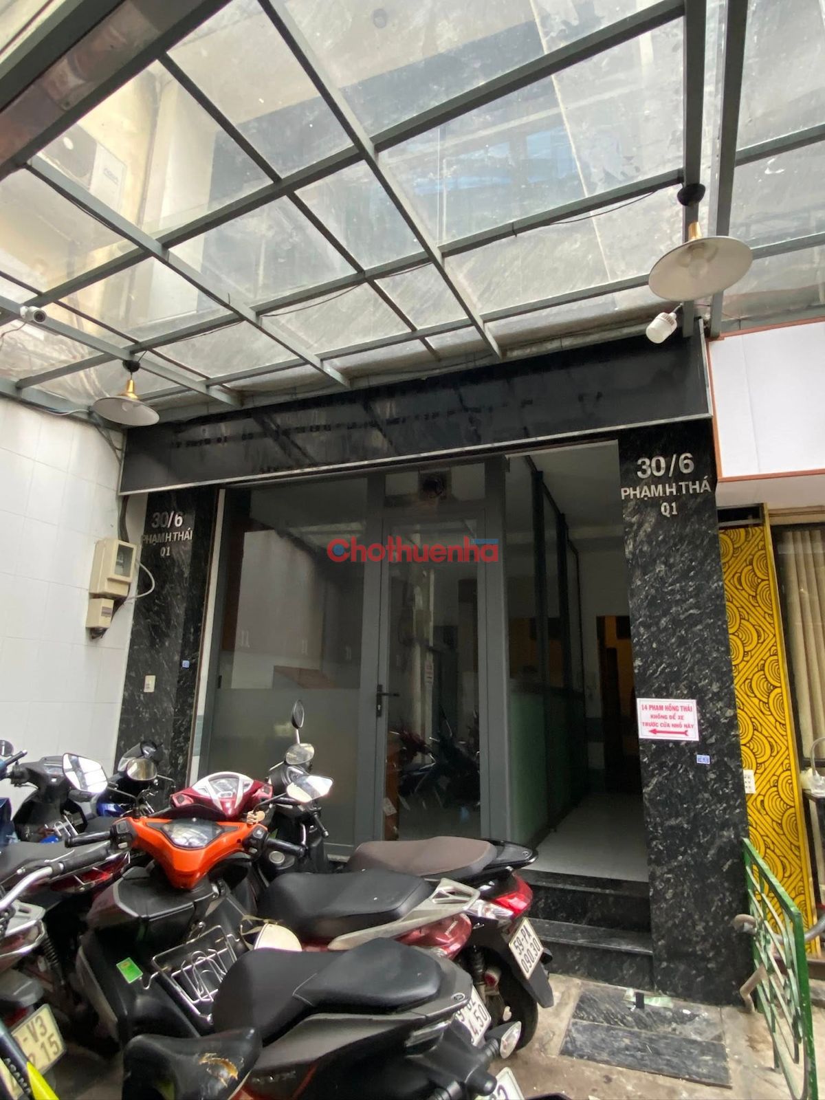 CHO THUÊ NHÀ TRUNG TÂM QUẬN 1, GẦN CHỢ BẾN THÀNH, CÓ THANG MÁY