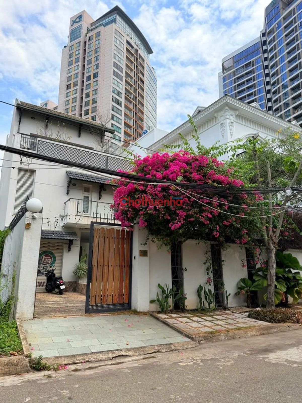 CHO THUÊ BIỆT THỰ SÂN VƯỜN NGUYỄN VĂN HƯỞNG – HỒ BƠI RIÊNG – KHU BIỆT THỰ CAO CẤP QUẬN 2