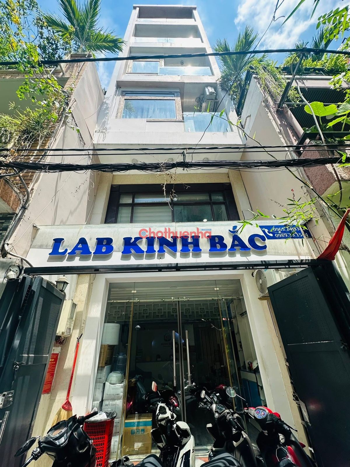 CHO THUÊ NHÀ NGUYÊN CĂN LÊ VĂN SỸ Q3 - LỬNG 3 LẦU - NHÀ MỚI ĐẸP 