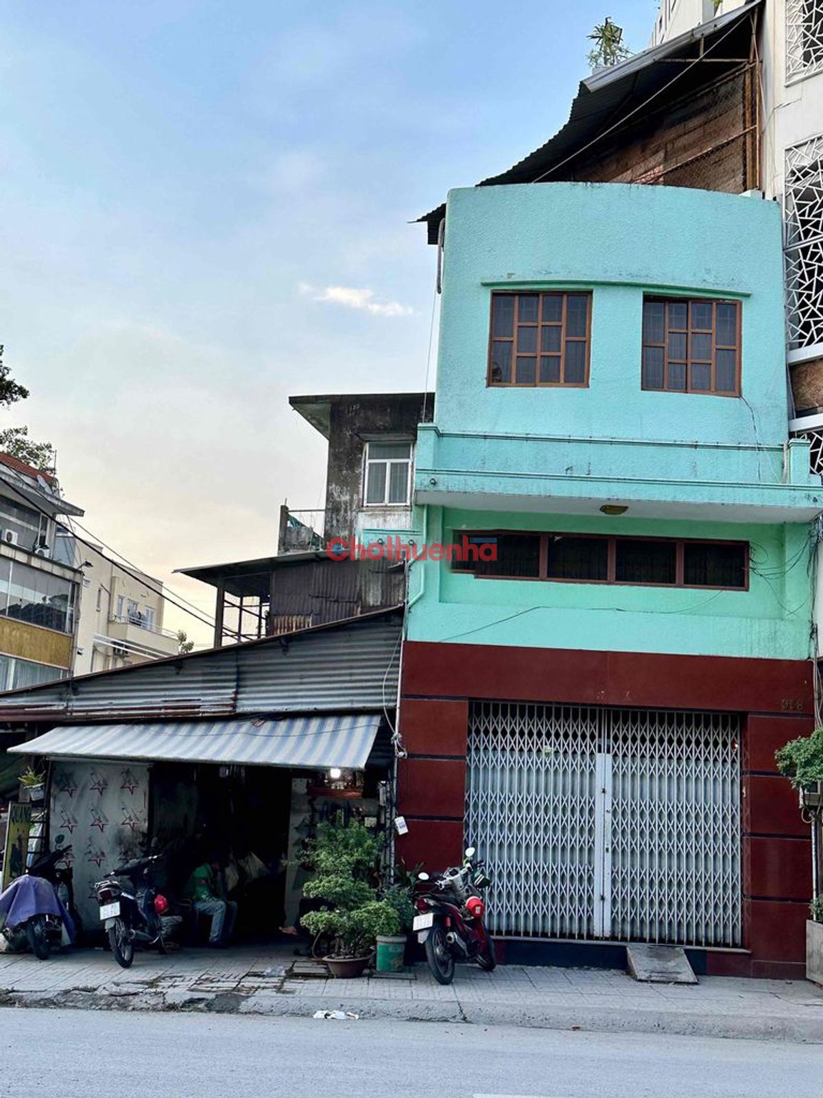 CHO THUÊ NHÀ MT NGUYỄN TRÃI, QUẬN 5 – TRỆT 2 LẦU SÂN THƯỢNG – GẦN BẾN XE CHỢ LỚN