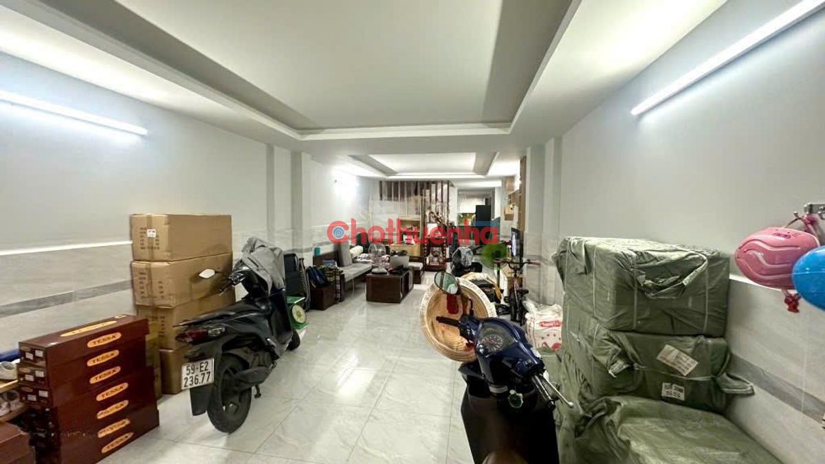 CHO THUÊ NHÀ NGUYÊN CĂN HUỲNH VĂN BÁNH, PHÚ NHUẬN - 6 PHÒNG NGỦ RỘNG RÃI
