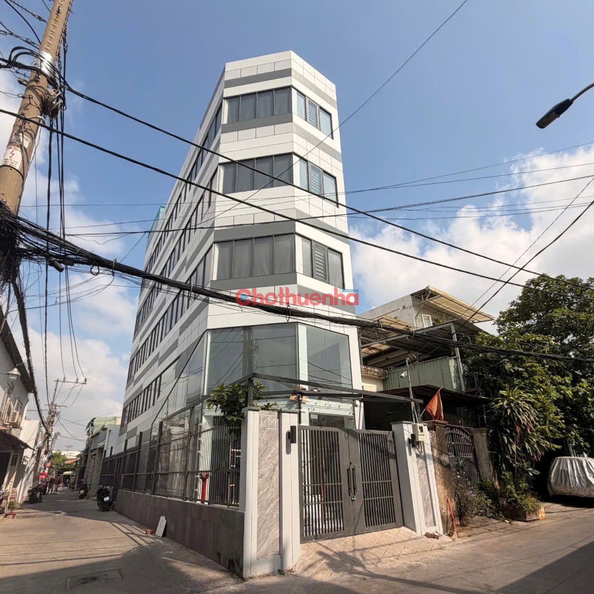 CHO THUÊ TÒA NHÀ GÓC 2 MẶT TIỀN NGUYỄN VĂN QUÁ QUẬN 12 MỚI XÂY CÓ THANG MÁY PCCC