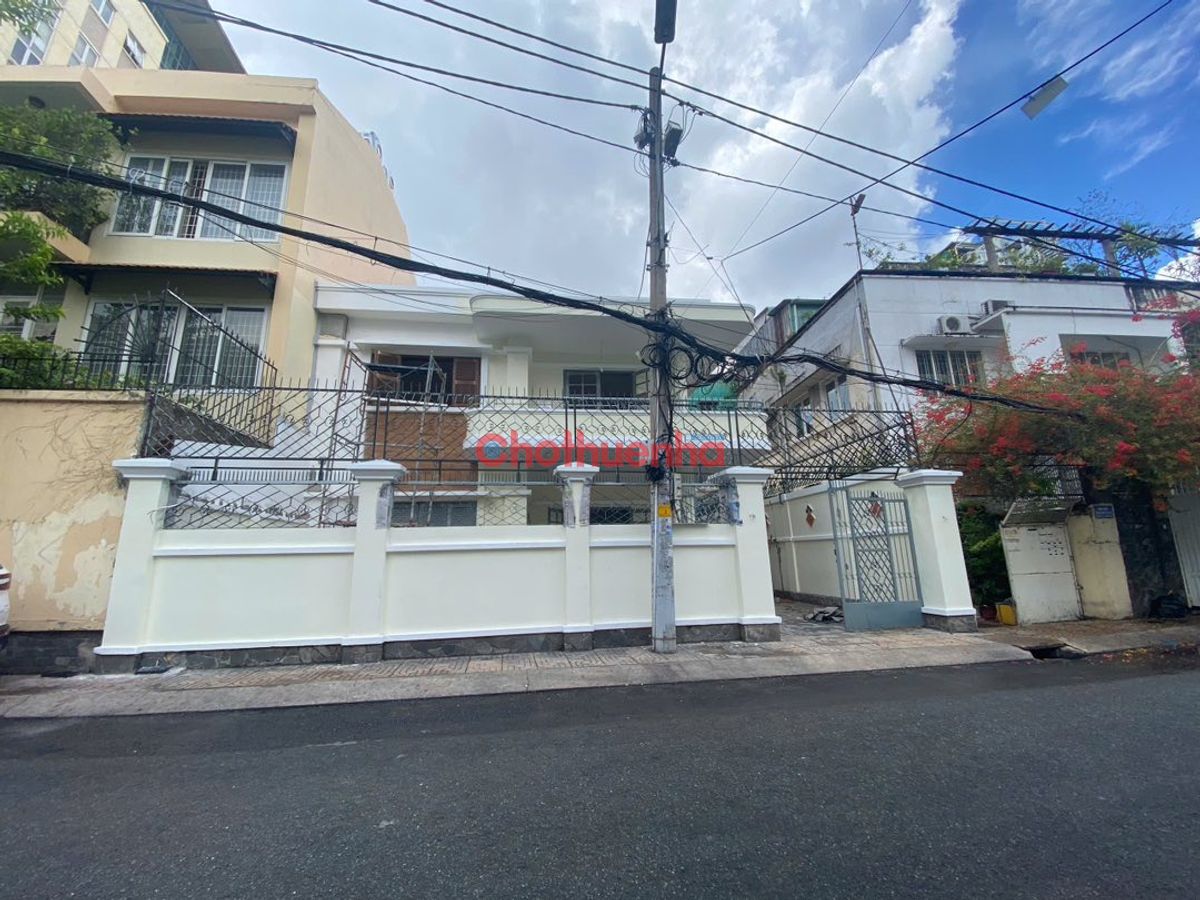CHO THUÊ NHÀ BÀ HUYỆN THANH QUAN Q3 - DIỆN TÍCH KHỦNG 12X20 CÓ SÂN VƯỜN