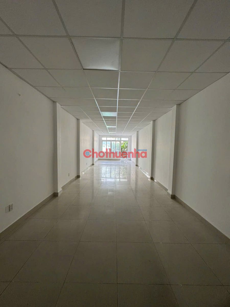CHO THUÊ TÒA NHÀ MỚI 100% ĐƯỜNG TRẦN PHÚ, QUẬN 5 - CÓ THANG MÁY, PCCC