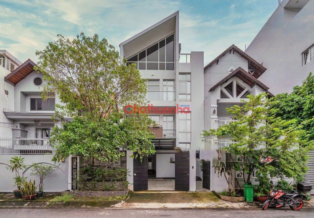 CHO THUÊ NHÀ SÂN VƯỜN NGUYỄN VĂN HƯỞNG THẢO ĐIỀN 5 PHÒNG NGỦ PHONG CÁCH HIỆN ĐẠI