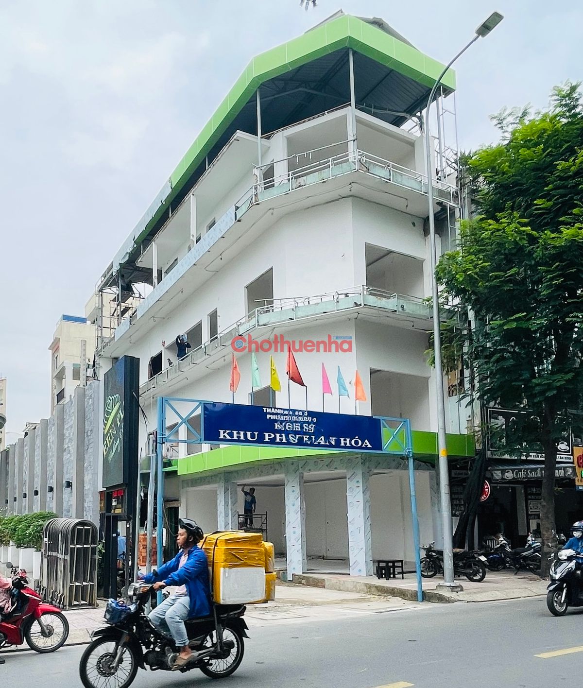 CHO THUÊ NHÀ PHẠM VĂN HAI, QUẬN TÂN BÌNH – TRỆT 2 LẦU SÂN THƯỢNG – GÓC 2 MẶT TIỀN