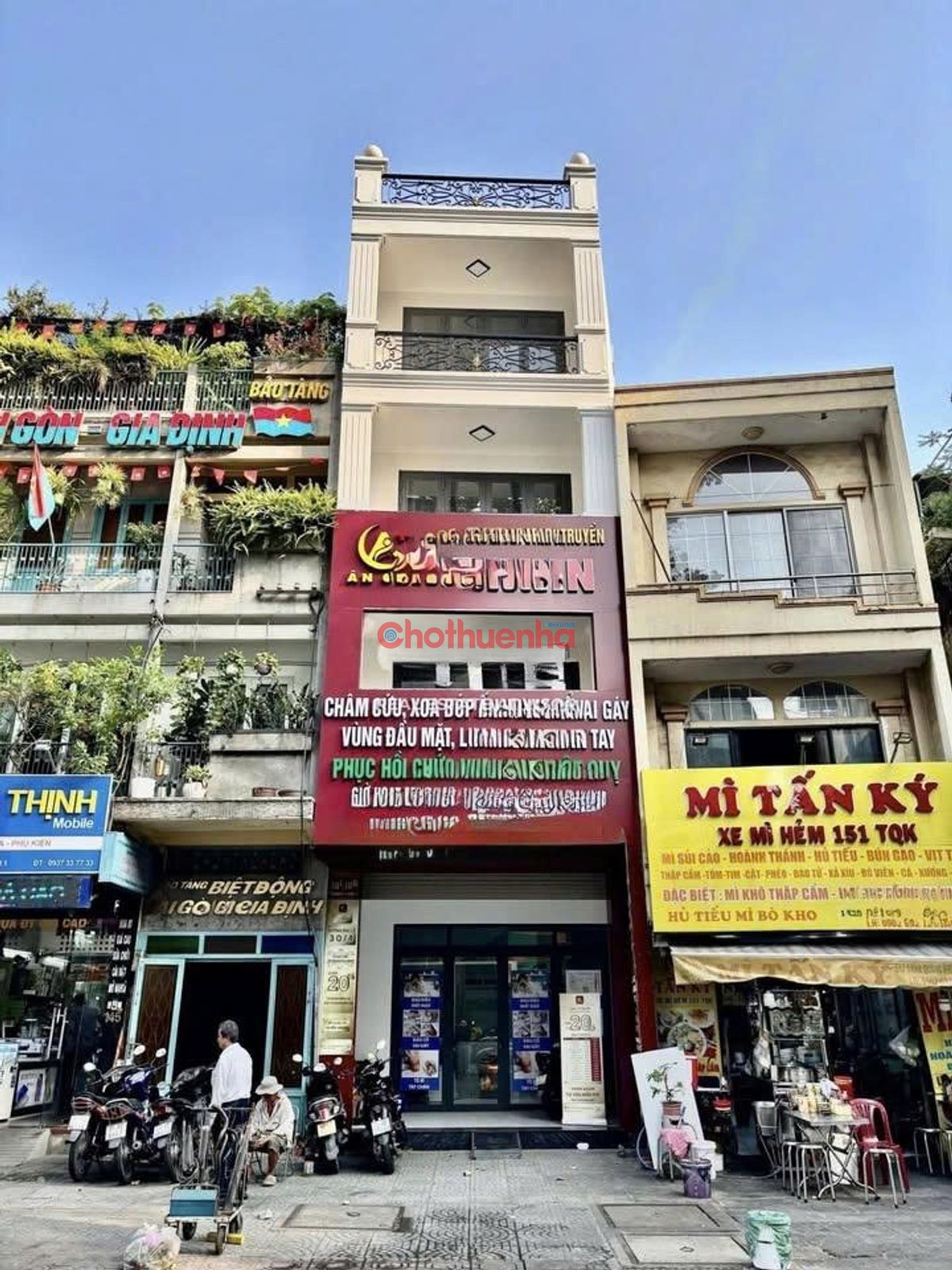 Cho thuê nhà mặt tiền đường Trần Quang Khải, phường Tân Định, Quận 1.