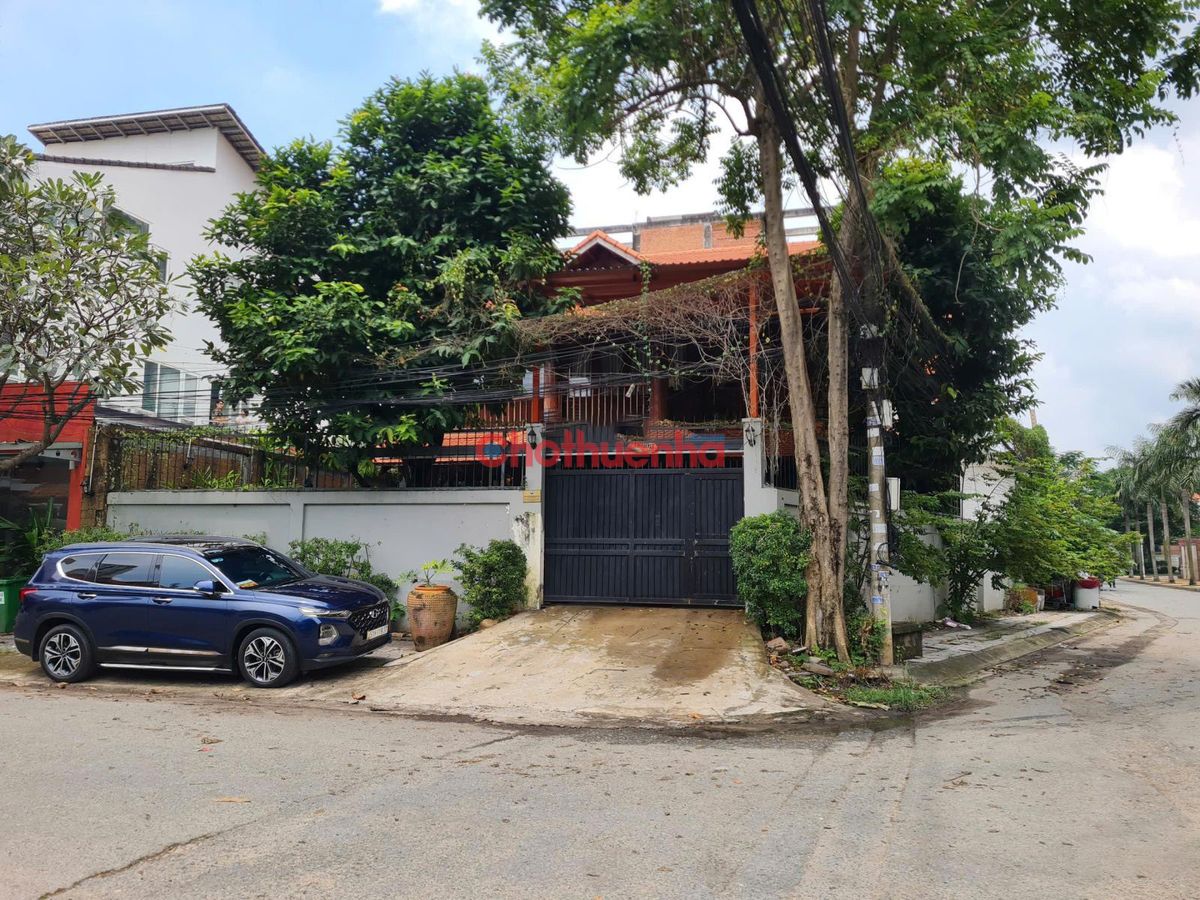 CHO THUÊ NHÀ BIỆT THỰ NGUYỄN VĂN HƯỞNG (676M2) - VỊ TRÍ GÓC ĐẸP, P. THẢO ĐIỀN, QUẬN 2
