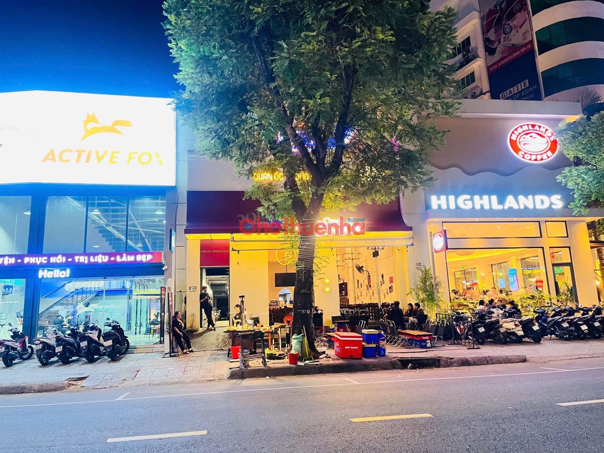Cho thuê mặt bằng 175B Cao Thắng, Phường 12, Quận 10. Vị trí đẹp.