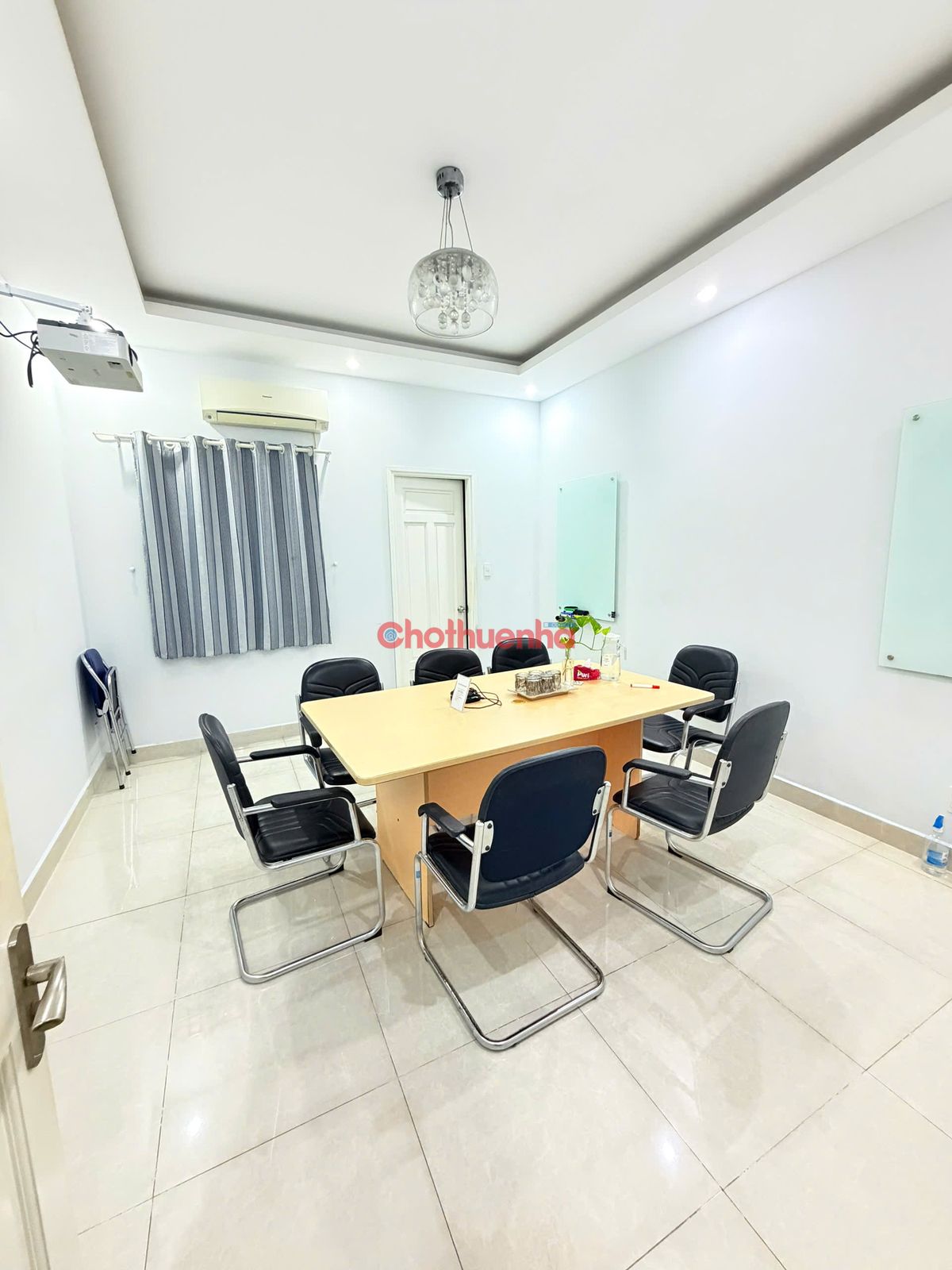 CHO THUÊ NHÀ ĐƯỜNG NGUYỄN MINH HOÀNG, TÂN BÌNH – 4x20M – TRỆT 3 LẦU