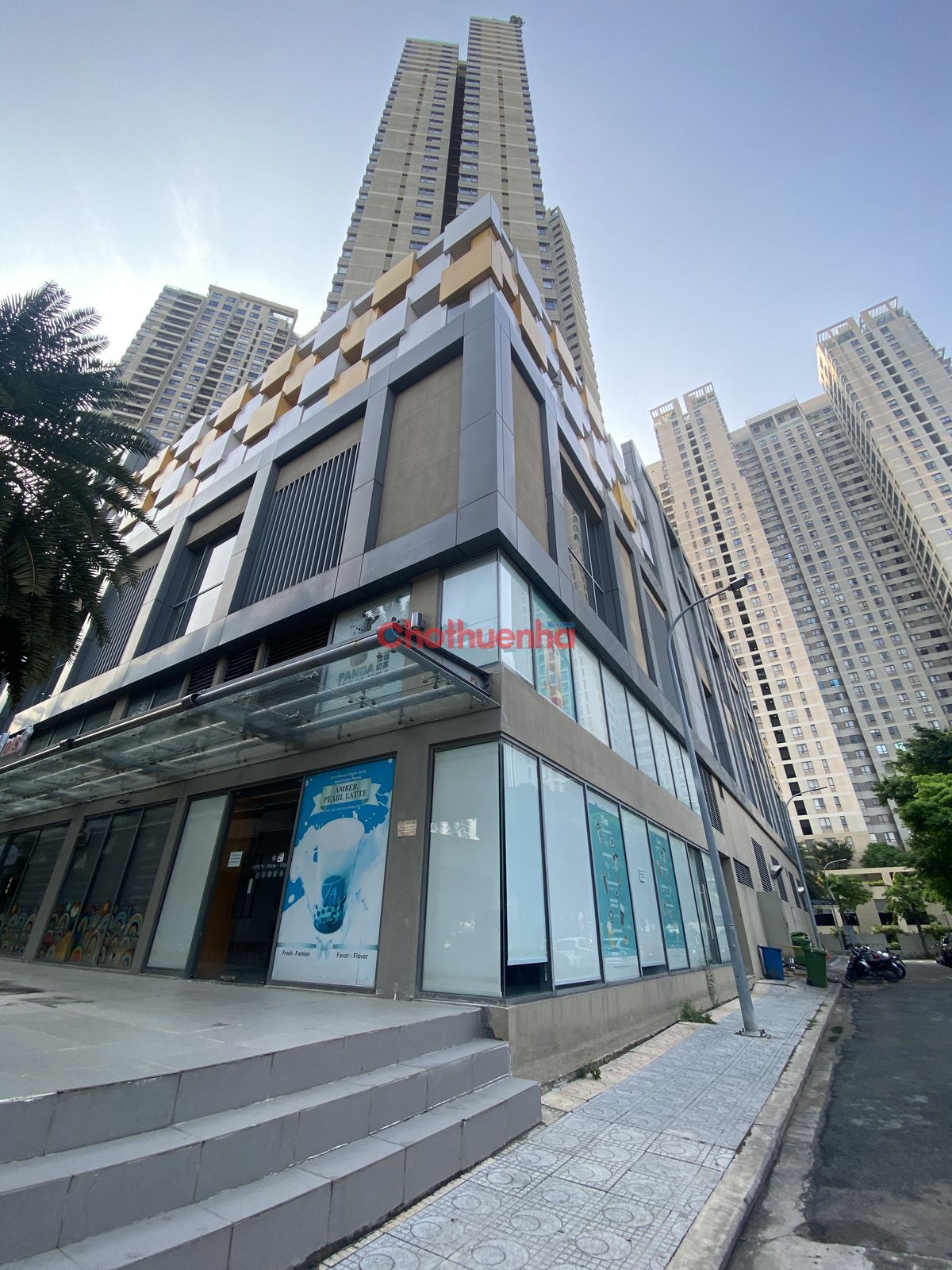 Cho thuê mặt bằng kinh doanh riêng biệt, DT 6.5x13m, căn góc Shophouse Masteri Thảo Điền