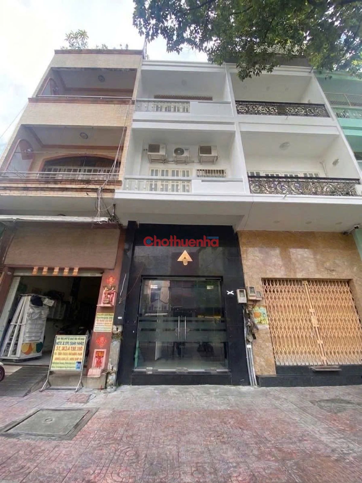 Cho thuê nhà nguyên căn mặt tiền tại Nguyễn Chí Thanh, Phường 12, Quận 5, DT: 3.8x21m