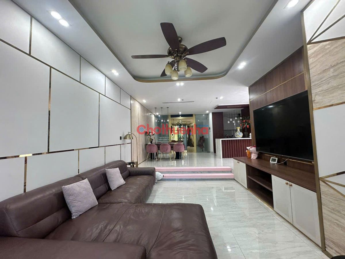 Cho thuê biệt thự tại mặt tiền đường Trần Xuân Soạn, Phường Tân Hưng, Quận 7, DT: 9x17m