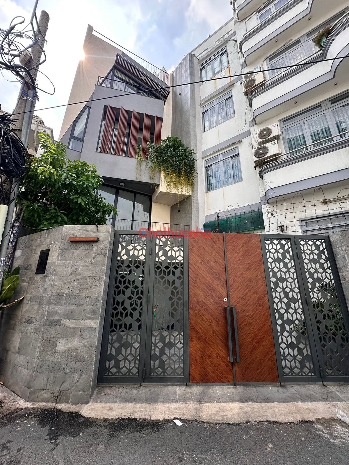 CHO THUÊ NHÀ NGUYÊN CĂN HOÀNG HOA THÁM - NHÀ MỚI ĐẸP HIỆN ĐẠI