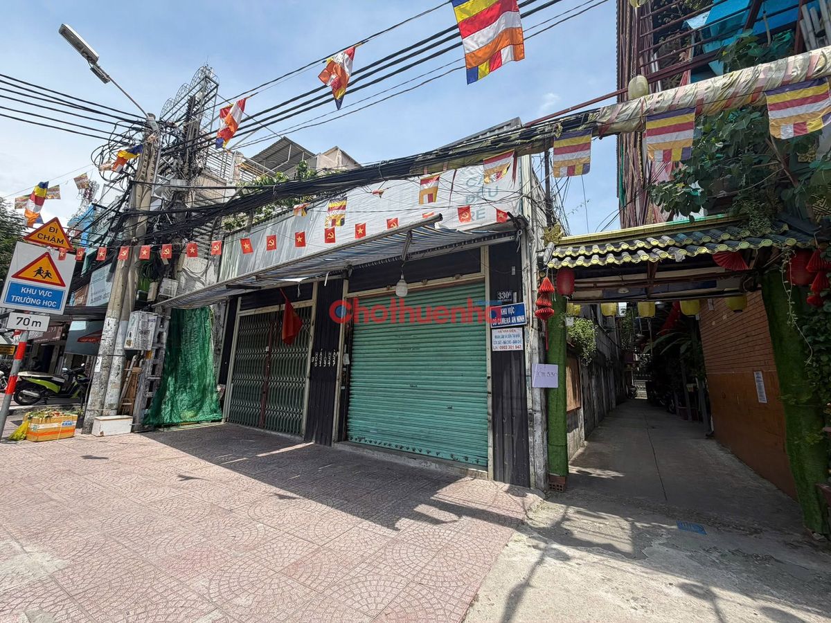 Cho thuê nhà mặt tiền đường Nguyễn Tất Thành, Phường 13, Quận 4, DT : 8x25m