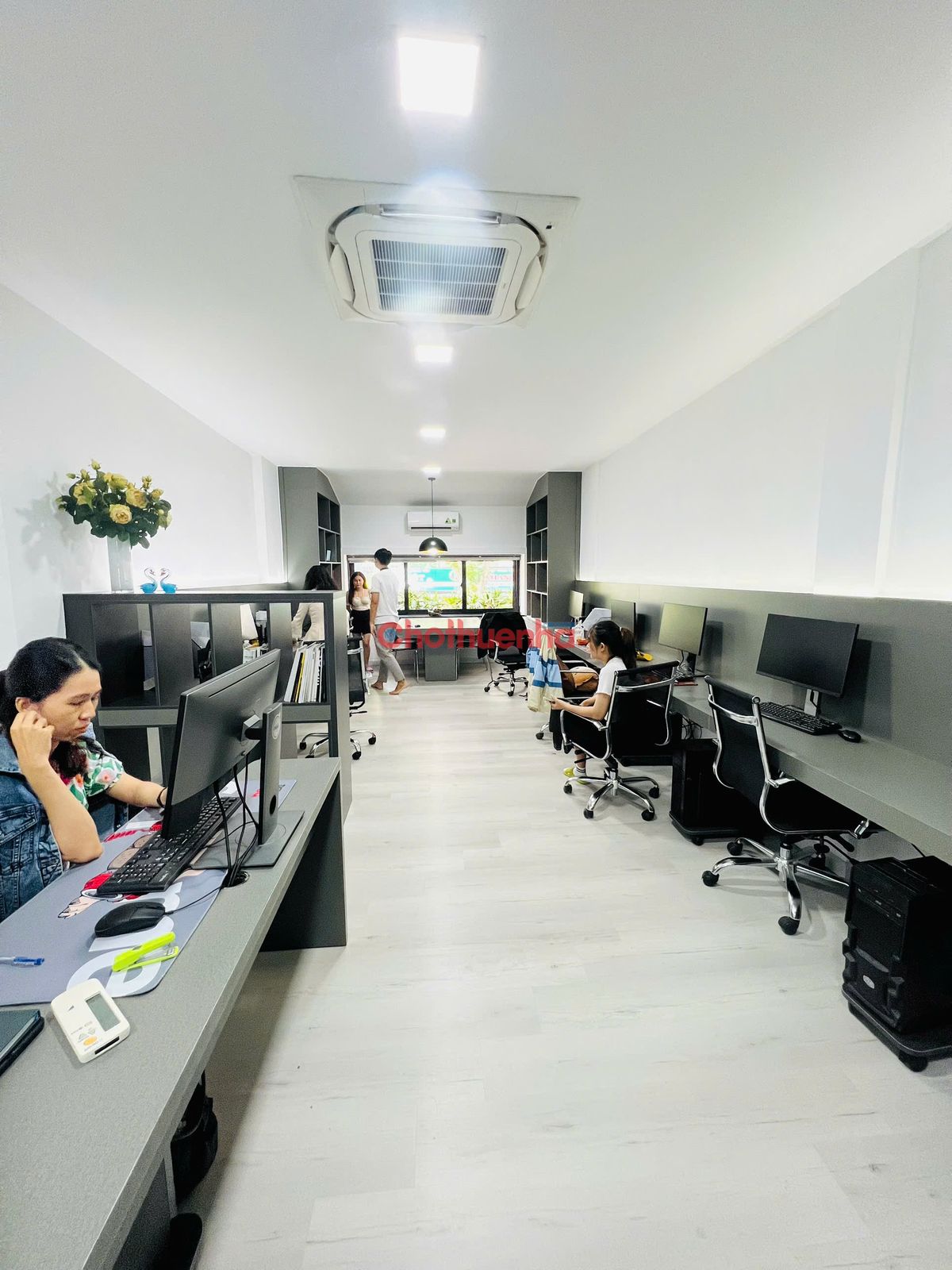 Cho thuê nhà siêu mới mặt tiền đường đinh tiên hoàng, quận 1