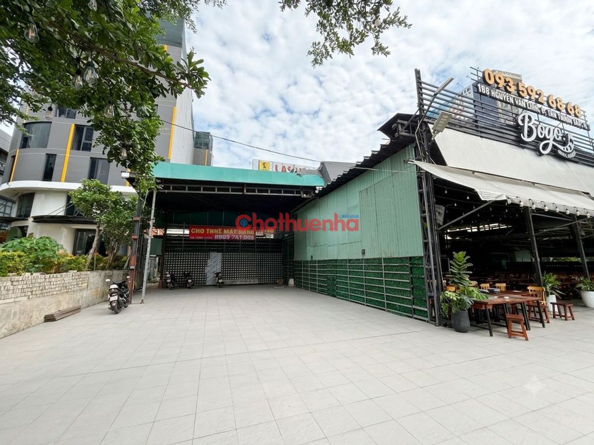 CHO THUÊ KHUÔN VIÊN 550M² MẶT TIỀN NGUYỄN VĂN LINH QUẬN 7 CÓ SÂN 300M²