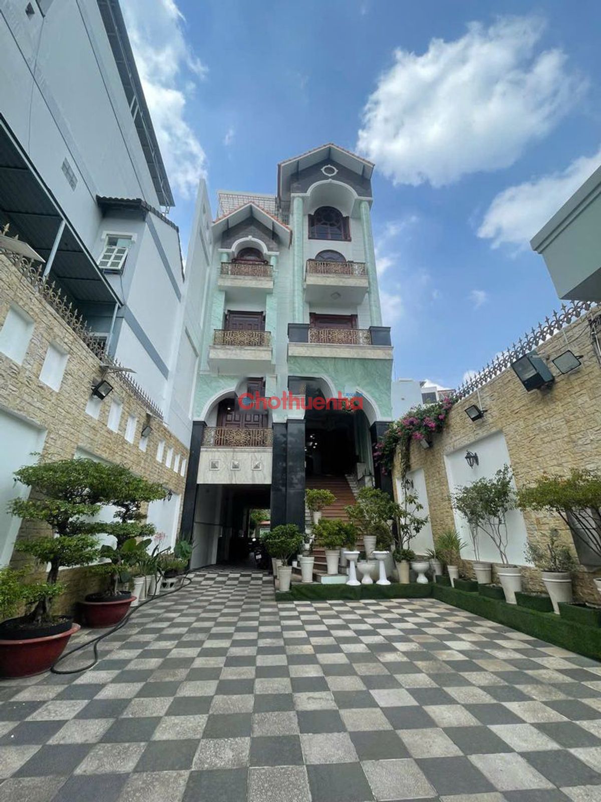 Cho thuê tòa nhà tại 30 Khuông Việt, P. Phú Trung, Quận Tân Phú, DT đất : 800m2