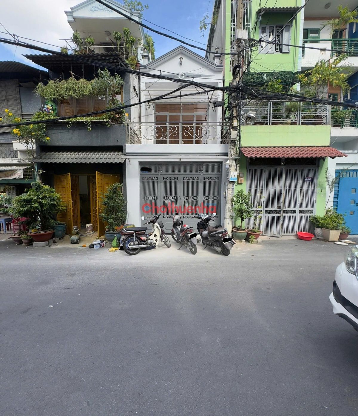 Cho thuê nhà nguyên căn hẻm xe hơi Tô Hiến Thành, P.14, Q.10