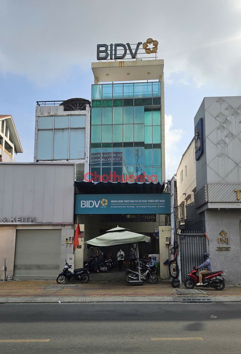 CHO THUÊ NHÀ MẶT TIỀN VÕ VĂN NGÂN THỦ ĐỨC, 1 TRỆT 4 LẦU, THANG MÁY, GIÁ 110 TRIỆU