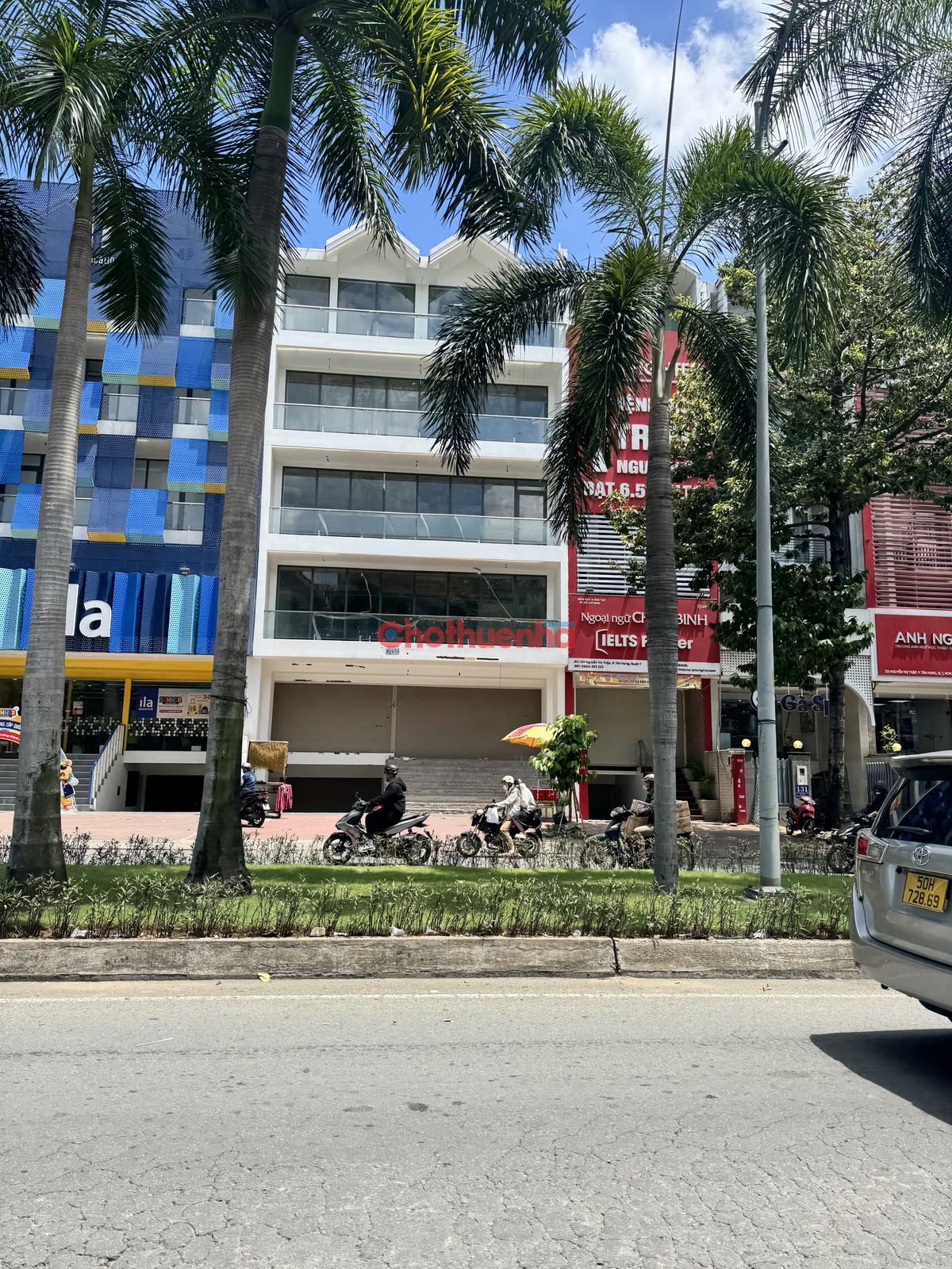 Cho thuê nhà mặt tiền tại mặt tiền Nguyễn Thị Thập, phường Tân Hưng, Quận 7, DT: 10x20m