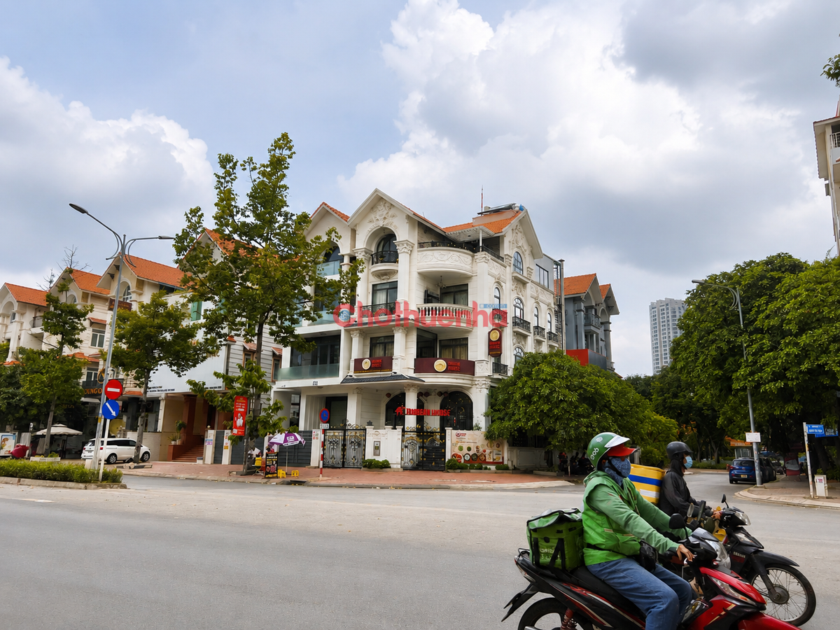 CHO THUÊ NHÀ GÓC 2 MẶT TIỀN KDC HIM LAM QUẬN 7 HẦM 3 LẦU THANG MÁY