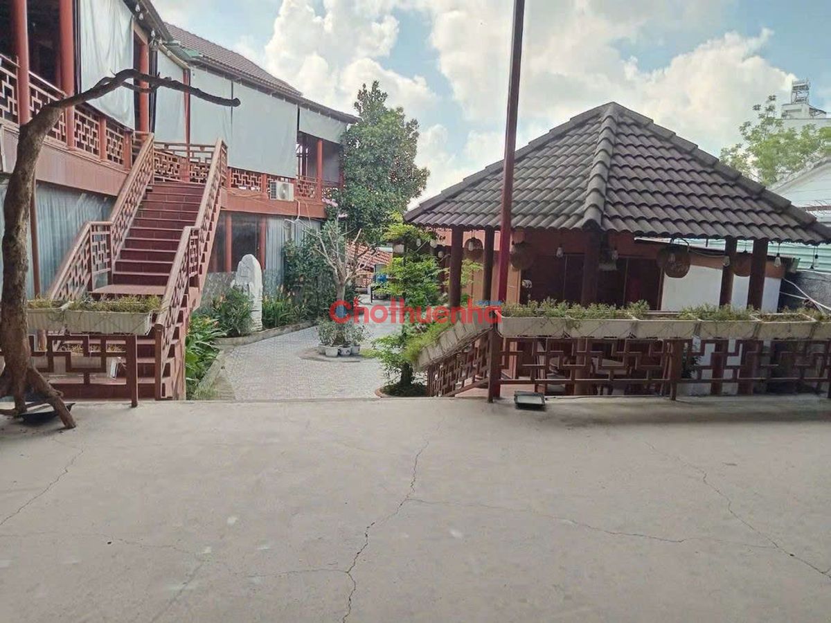 Cho thuê nhà mặt tiền đường Hoàng Hữu Nam, Quận 9, DTSD: 1500m2