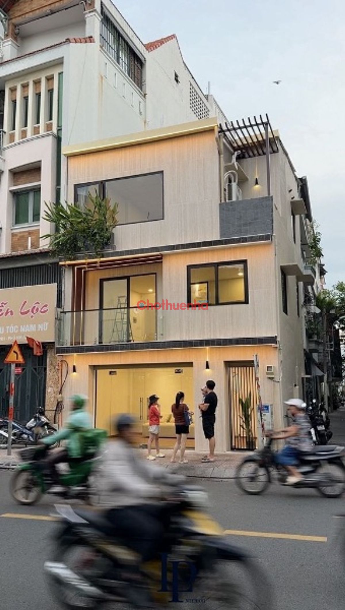 Cho thuê nhà mặt tiền đường Huỳnh Văn Bánh Phường 10 Quận Phú Nhuận