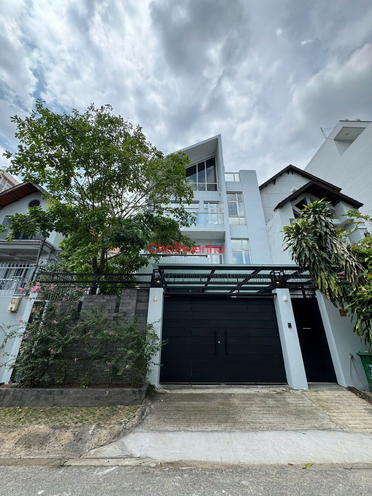 CHO THUÊ VILLA NGUYỄN VĂN HƯỞNG, PHƯỜNG THẢO ĐIỀN, QUẬN 2