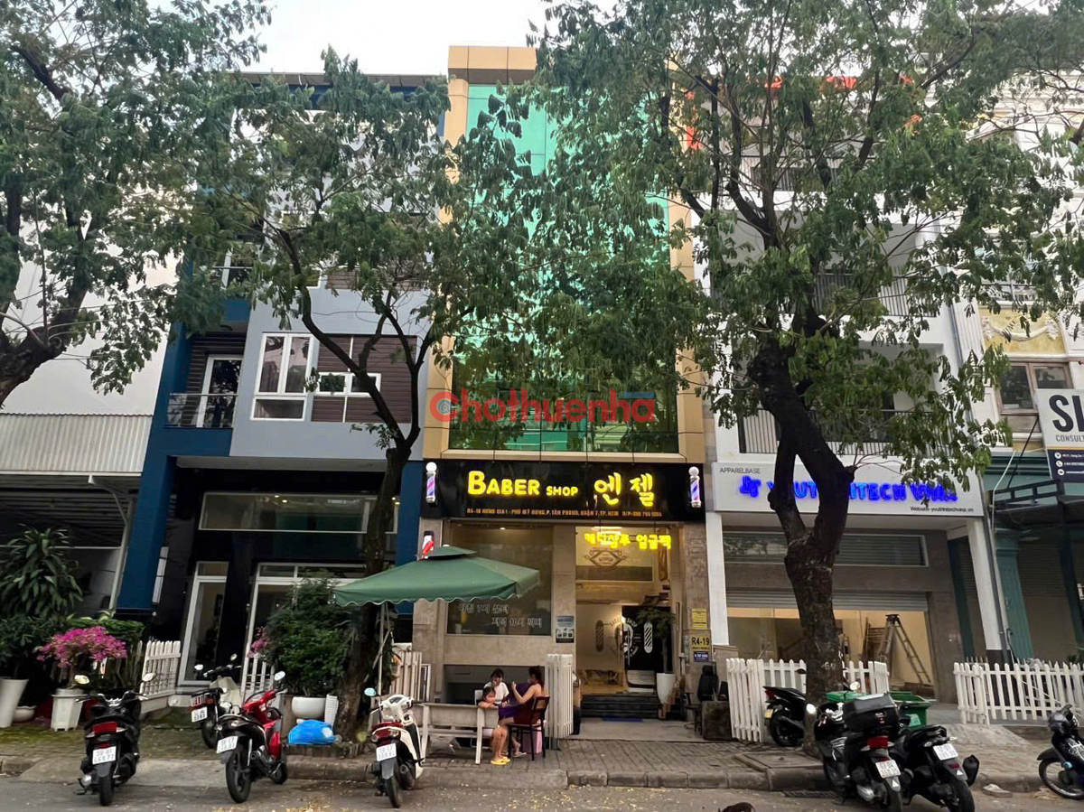 CHO THUÊ NHÀ MẶT TIỀN KHU HƯNG GIA PHÚ MỸ HƯNG – 5 TẦNG, CÓ THANG MÁY