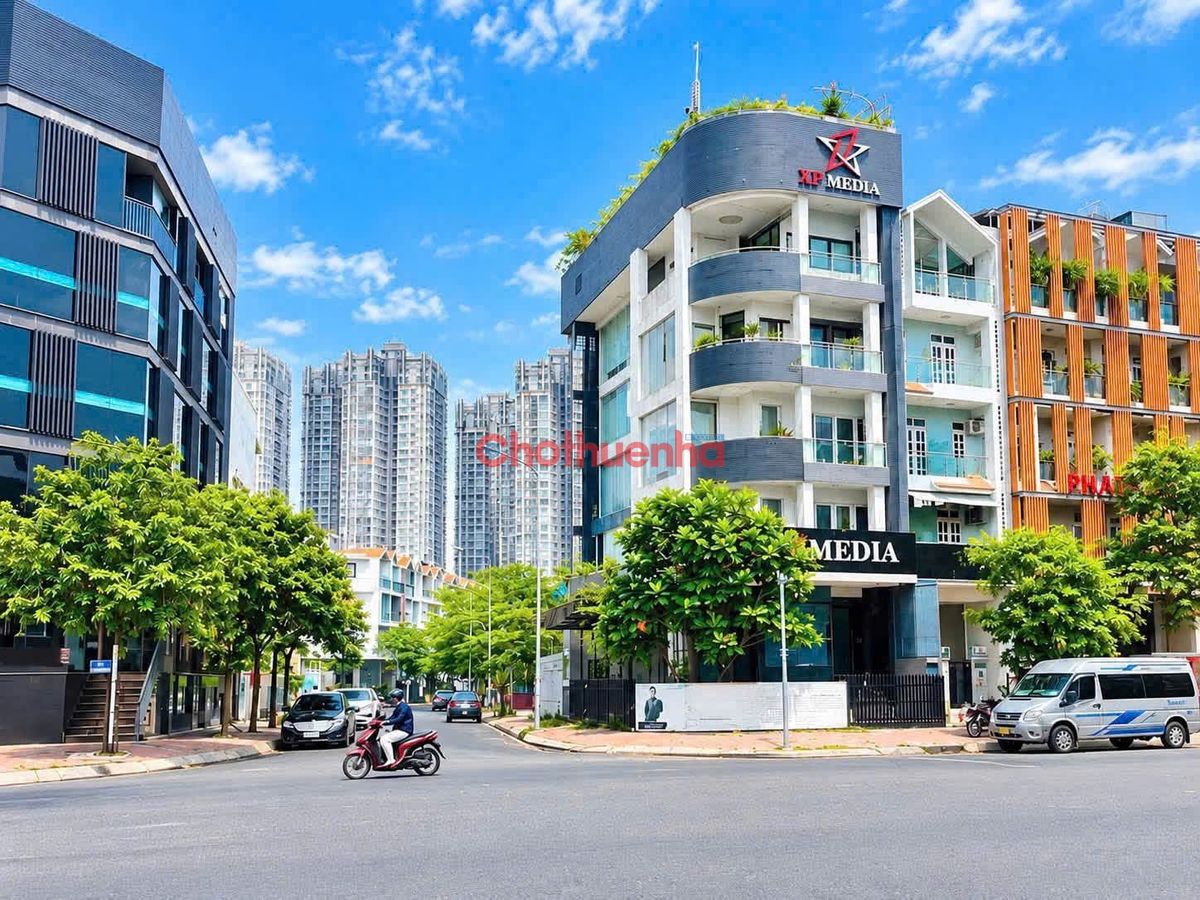 CHO THUÊ NHÀ GÓC 2 MẶT TIỀN KHU HIMLAM Q7 – HẦM, 4 LẦU, THANG MÁY