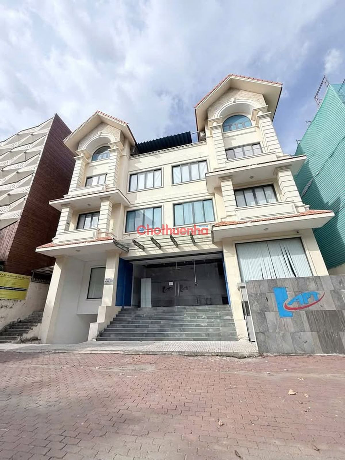 CHO THUÊ NHÀ MẶT TIỀN NGUYỄN THỊ THẬP KDC HIM LAM – HẦM + 3 LẦU, CÓ THANG MÁY